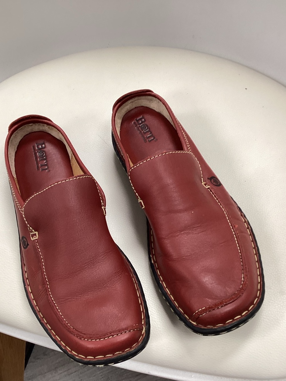 Born Leather Slip-On Clogs / Mules
Women’s Size 8.5 (EU 40)
Rich Red Leather | - Picture 2 of 8